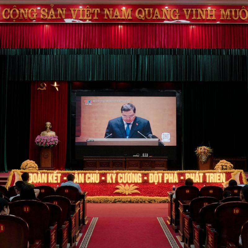 Phường Hà Nam tham dự Hội nghị trực tuyến toàn quốc nghiên cứu, học tập, quán triệt và triển khai thực hiện Nghị quyết số 10-NQ/TW của Bộ Chính trị về phát triển kinh tế có vốn Bắn Cá Dubai palace nước ngoài.