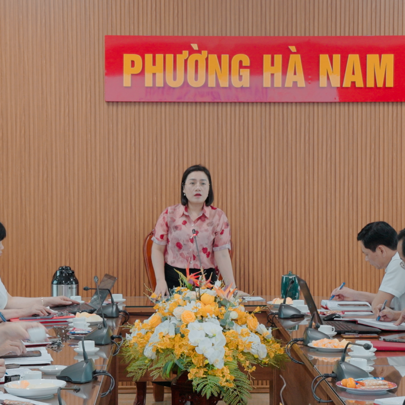 Đảng uỷ phường Hà Nam tổ chức hội nghị thường trực đảng uỷ làm việc với các cơ quan chuyên trách tham mưu giúp việc của đảng uỷ, MTTQ và các tổ chức chính trị - xã hội phường.