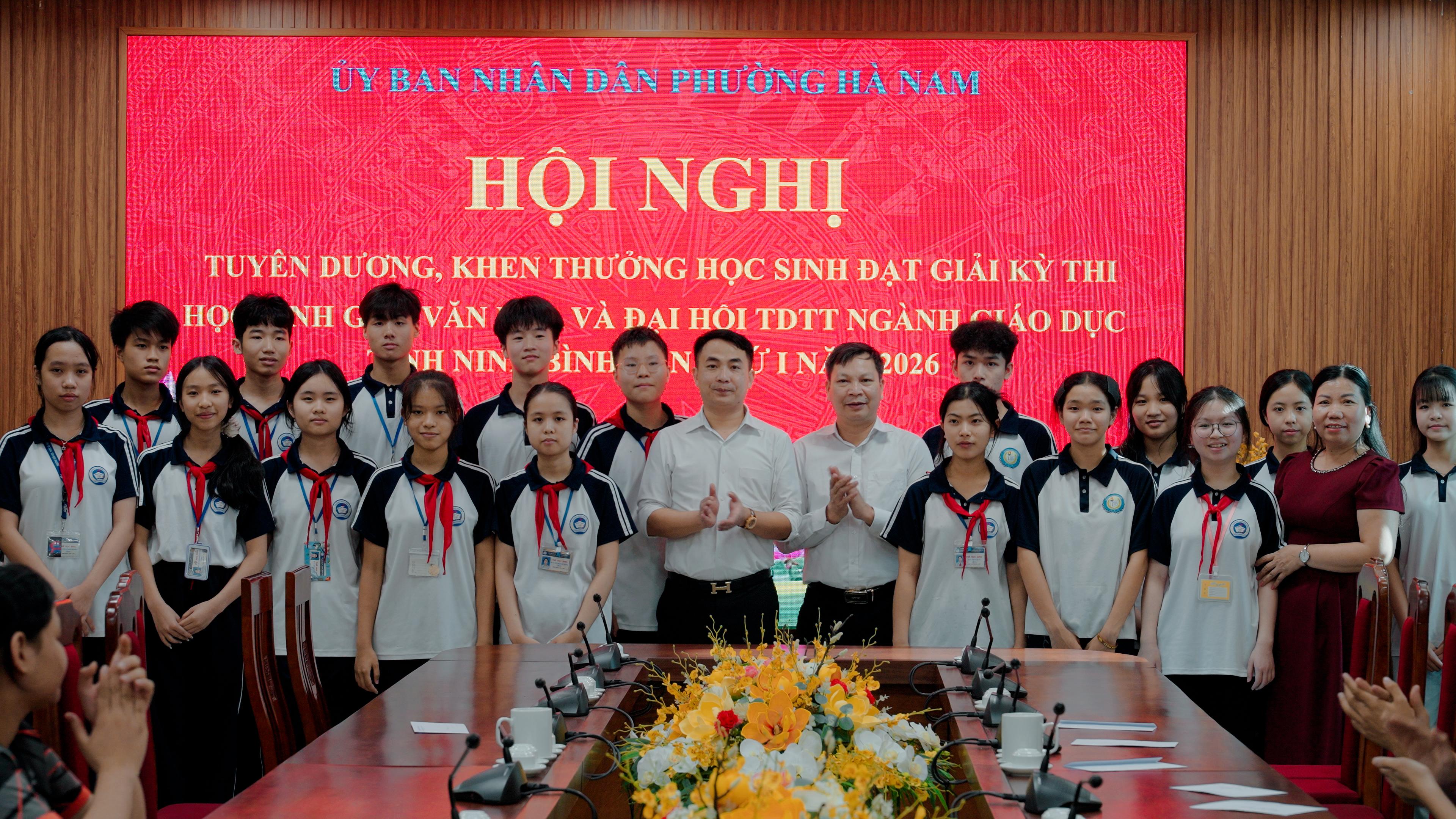 UBND phường Hà Nam tổ chức hội nghị tuyên dương khen thưởng học sinh đạt giải kỳ thi học sinh giỏi văn hóa và Đại hội TDTT ngành Giáo dục tỉnh Dubai Palace lần thứ nhất năm 2026.