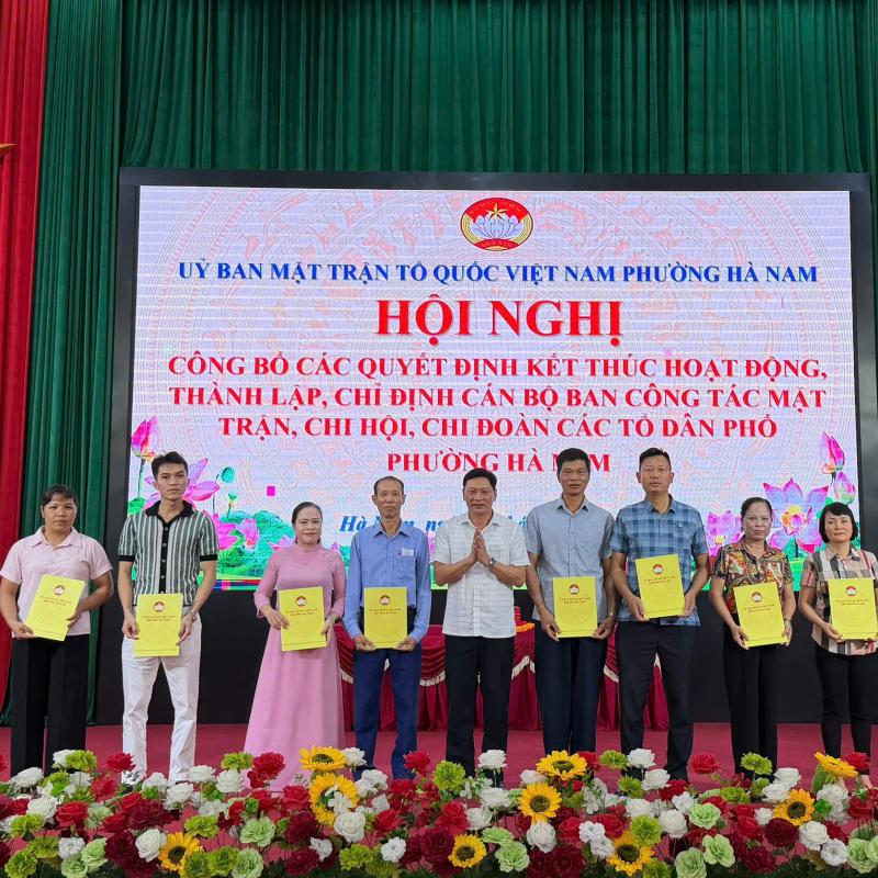 UBMTTQ phường Hà Nam tổ chức hội nghị công bố các quyết định của UBMTTQ Việt Nam và các tổ chức chính trị xã hội phường về kết thúc hoạt động, thành lập Ban công tác mặt trận, chi hội, chi đoàn các tổ dân phố.