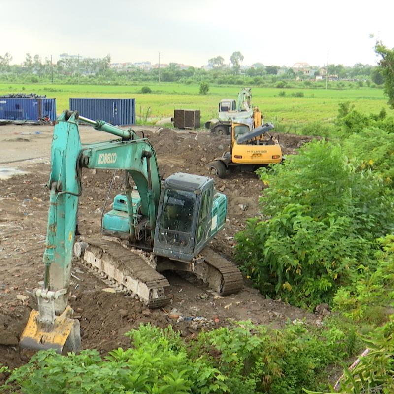 Ban cưỡng chế phường Hà Nam tổ chức cưỡng chế GPMB đối với các hộ gia đình không chấp hành quyết định thu hồi đất để thực hiện dự án: Đầu tư xây dựng Khu đô thị Thời đại và Đổi mới sáng tạo, địa bàn tổ dân phố số 5, phường Quang Trung (cũ), nay là ph