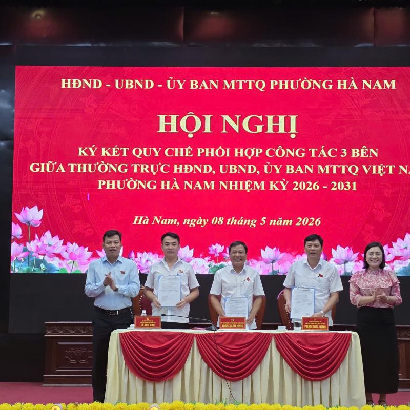 HĐND – UBND – UBMTTQ phường Hà Nam tổ chức hội nghị ký kết quy chế phối hợp công tác 3 bên giữa thường trực HĐND, UBND và Ban thường trực UB MTTQ Việt Nam phường Hà Nam, nhiệm kỳ 2026-2031.