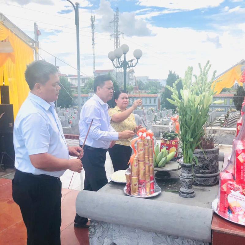 XÃ HIỂN KHÁNH TỔ CHỨC LỄ DÂNG HƯƠNG VÀ ĐỘNG THỔ PHỤC VỤ KHAI QUẬT, LẤY MẪU HÀI CỐT LIỆT SĨ GIÁM ĐỊNH ADN
