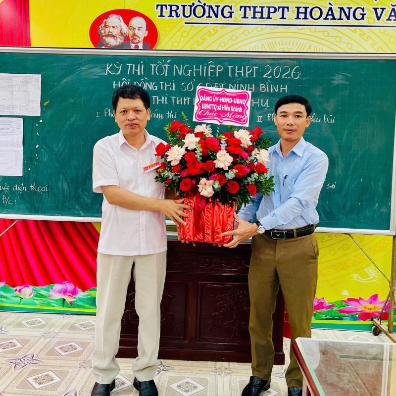 ĐỒNG CHÍ PHÓ CHỦ TỊCH UBND XÃ THĂM, ĐỘNG VIÊN HỘI ĐỒNG COI THI TỐT NGHIỆP THPT NĂM 2026 TẠI TRƯỜNG THPT HOÀNG VĂN THỤ