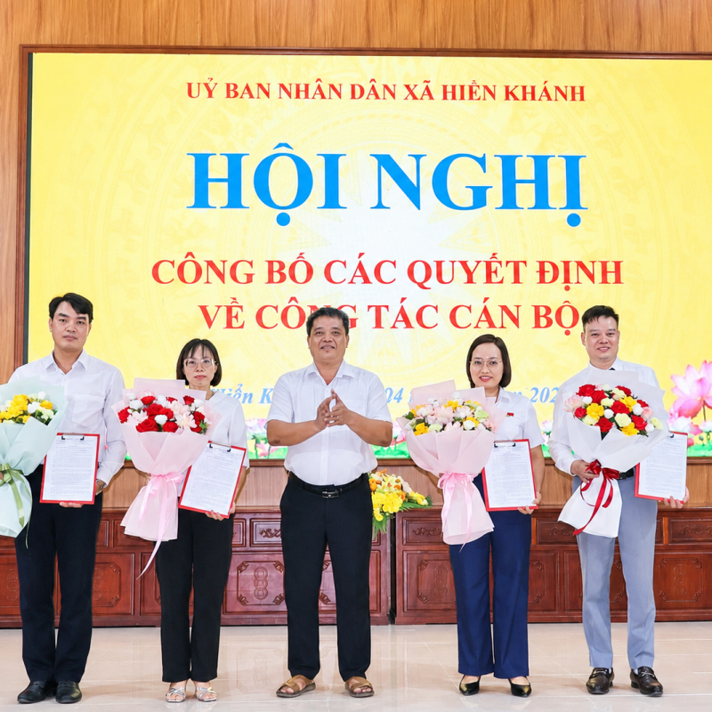 XÃ HIỂN KHÁNH CÔNG BỐ QUYẾT ĐỊNH VỀ CÔNG TÁC CÁN BỘ.