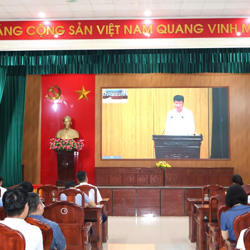 XÃ HIỂN KHÁNH THAM GIA HỘI NGHỊ NGHIÊN CỨU, HỌC TẬP, QUÁN TRIỆT TUYÊN TRUYỀN VÀ TRIỂN KHAI THỰC HIỆN CÁC VĂN BẢN CỦA TRUNG ƯƠNG VÀ CỦA TỈNH.