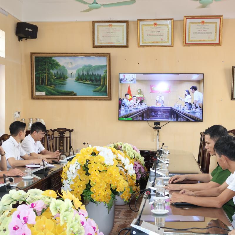 XÃ HIỂN KHÁNH THAM DỰ HỘI NGHỊ TRỰC TUYẾN TẬP HUẤN SỬ DỤNG HỆ THỐNG HỌP VÀ XỬ LÝ CÔNG VIỆC TỈNH NINH BÌNH - ECABINET (PHÒNG HỌP KHÔNG GIẤY)
