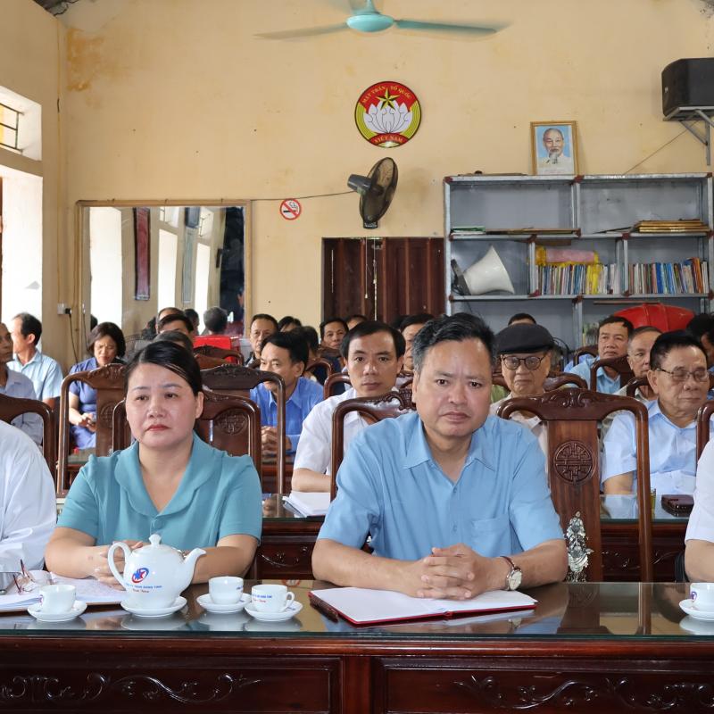 ĐỒNG CHÍ NGUYỄN ANH CHỨC, PHÓ CHỦ TỊCH UBND TỈNH DỰ SINH HOẠT CHI BỘ ĐỊNH KỲ THÁNG 5 TẠI CHI BỘ THÔN VỤ NỮ