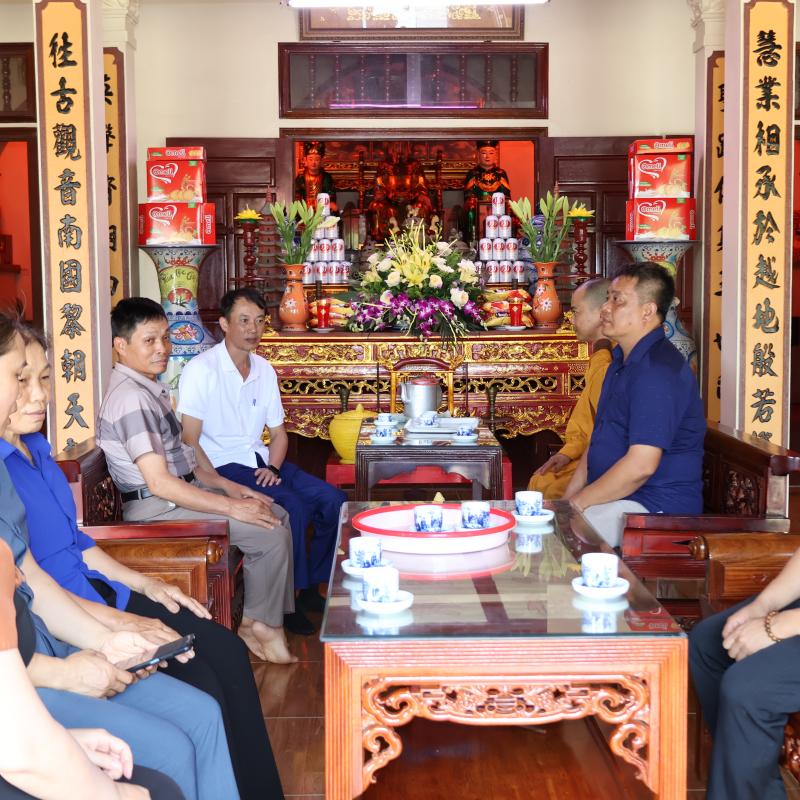 LÃNH ĐẠO XÃ HIỂN KHÁNH THĂM CHÚC MỪNG LỄ PHẬT ĐẢN CÁC CHÙA TRÊN ĐỊA BÀN XÃ.