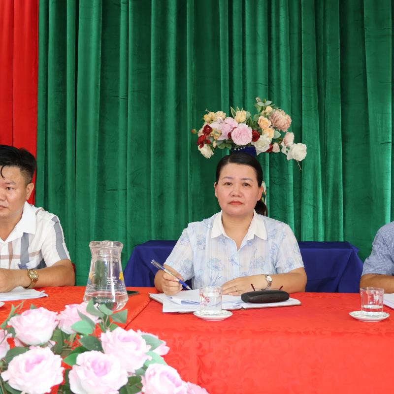 ĐỒNG CHÍ PHÓ BÍ THƯ THƯỜNG TRỰC ĐẢNG ỦY XÃ HIỂN KHÁNH TIẾP XÚC CỬ TRI TRƯỚC KỲ HỌP THƯỜNG LỆ GIỮA NĂM 2026.
