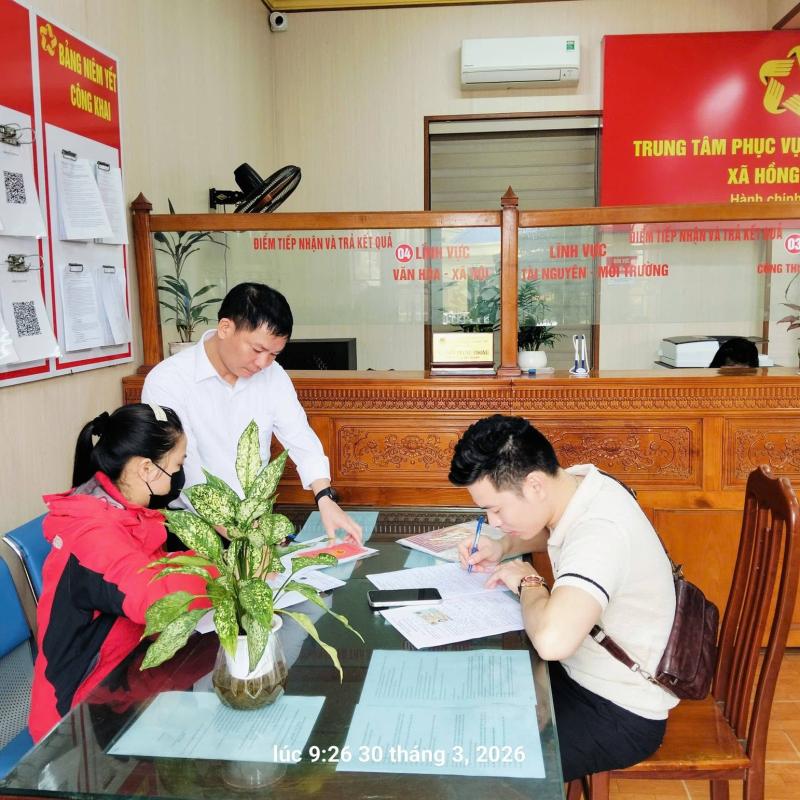 TRUNG TÂM PHỤC VỤ HÀNH CHÍNH CÔNG XÃ HỒNG PHONG: LẤY SỰ HÀI LÒNG CỦA NGƯỜI DÂN LÀM THƯỚC ĐO CÔNG VIỆC - ĐẨY MẠNH CẢI CÁCH HÀNH CHÍNH, NÂNG CAO CHẤT LƯỢNG PHỤC VỤ NHÂN DÂN