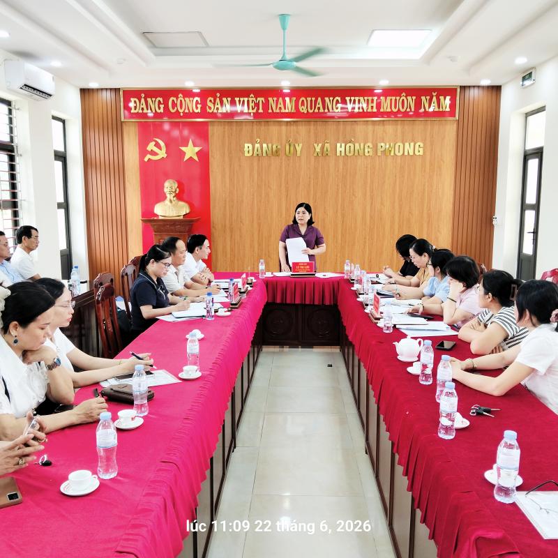 ĐOÀN KIỂM TRA CHUYÊN ĐỀ HỘI LHPN TỈNH NINH BÌNH VỀ LÀM VIỆC VỚI HỘI LHPN XÃ HỒNG PHONG