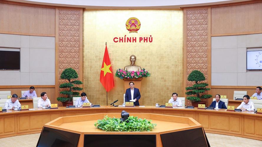 Các đồng chí lãnh đạo phường Hồng Quang chúc Tết các đơn vị làm nhiệm vụ đêm giao thừa