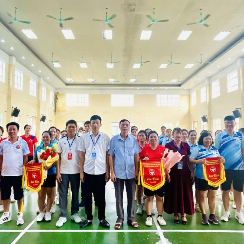 Phường Hồng Quang tổ chức thành công giải bóng chuyền hơi nữ Đại hội TDTT phường lần thứ I năm 2026
