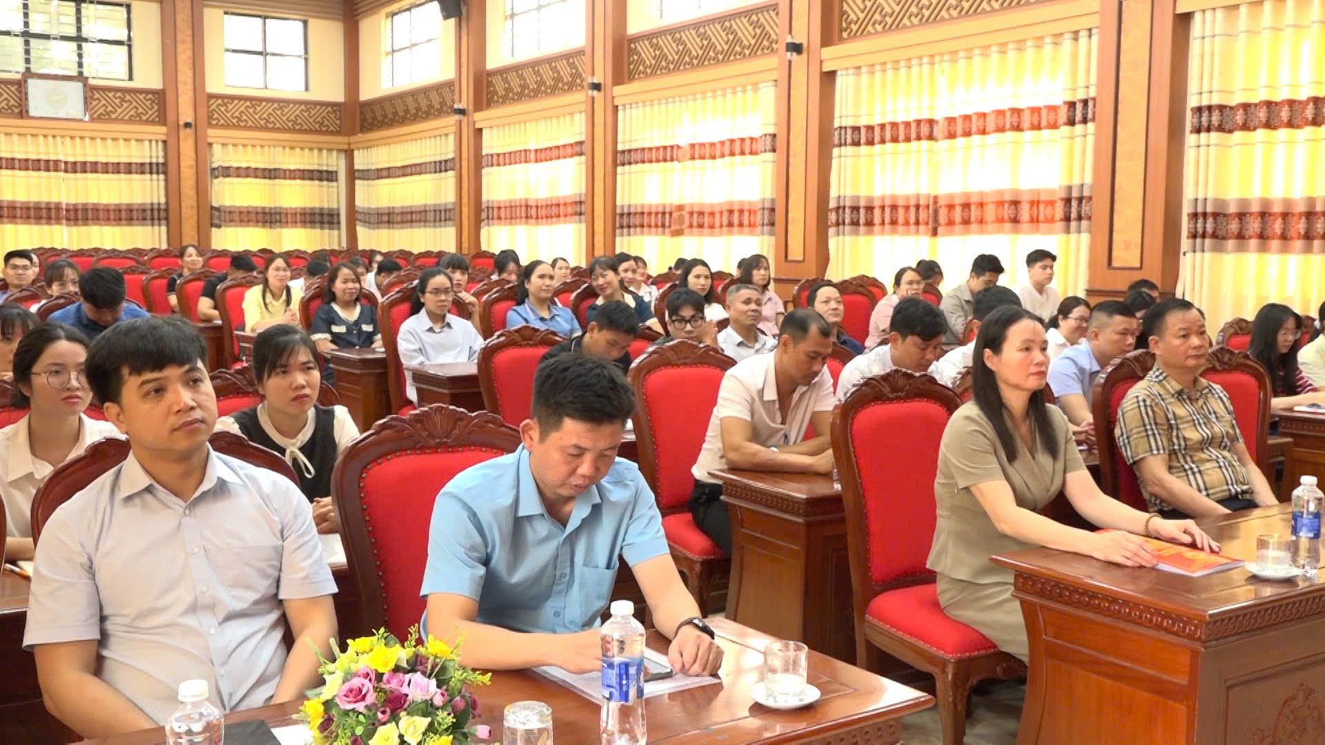 cac-dai-bieu-tham-du-le-khai-giang-1777427080-49651.jpg