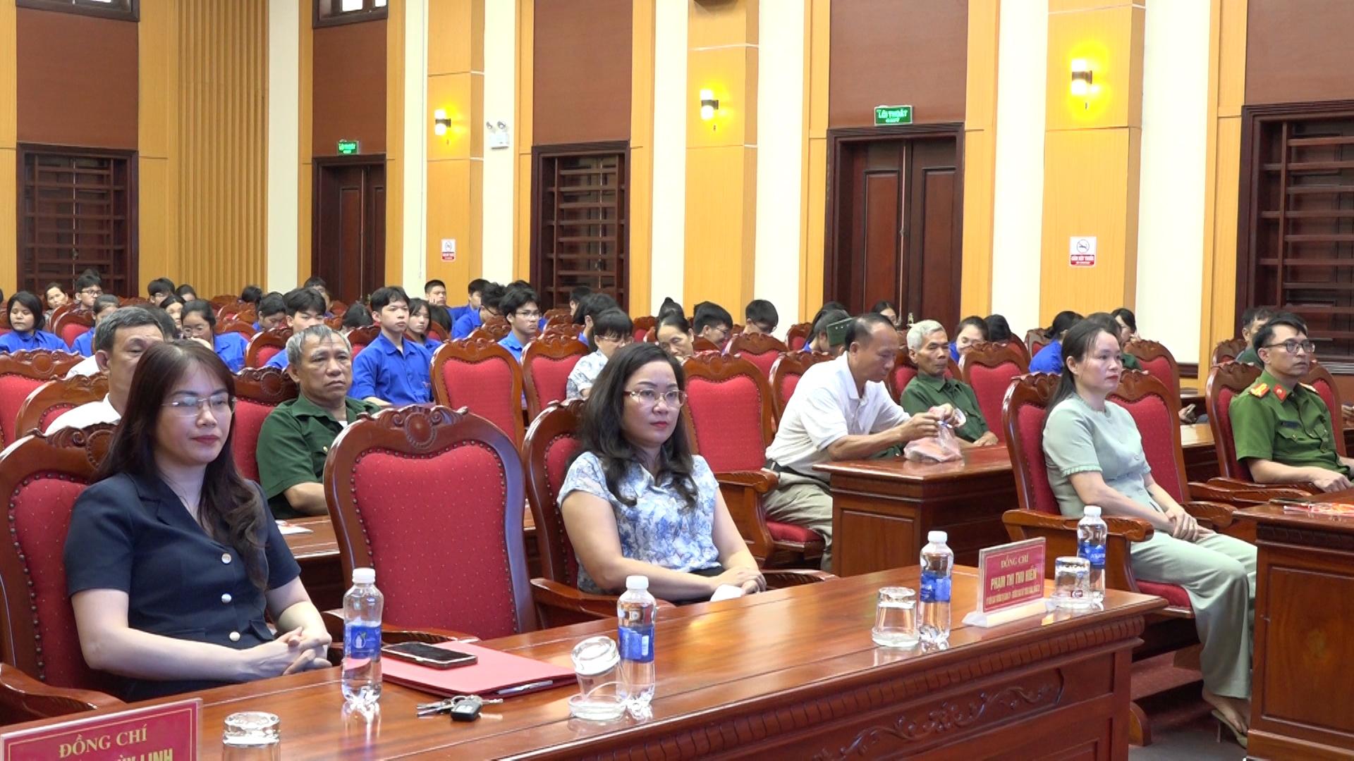 cac-dai-bieu-tham-du-tai-le-phat-dong-1782186547-958661.jpg