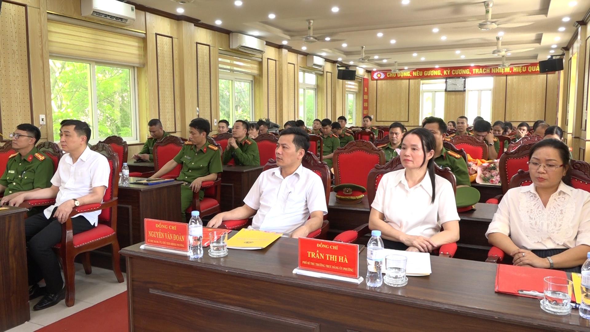 cac-dai-bieu-va-dang-vien-dang-bo-cong-an-phuong-kim-bang-tham-du-le-cong-bo-1781585728-841964.jpg