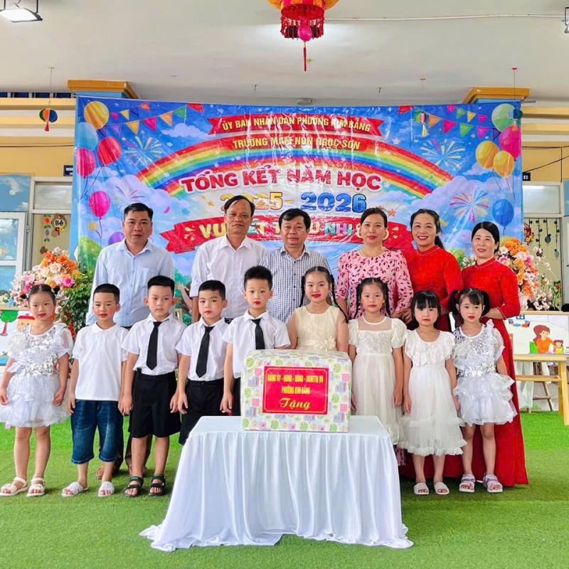 PHƯỜNG KIM BẢNG TẶNG QUÀ CÁC CHÁU THIẾU NHI NHÂN DỊP TỔNG KẾT NĂM HỌC VÀ TẾT THIẾU NHI 16