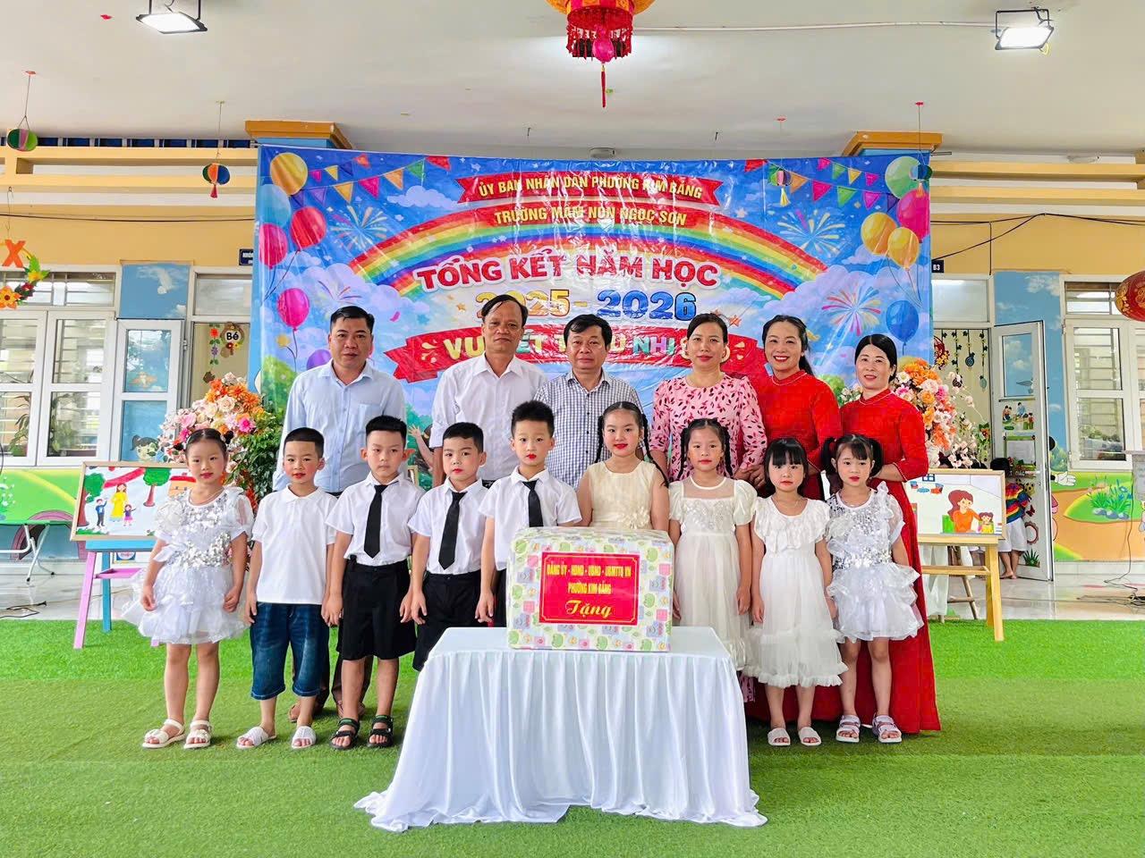 doan-do-dong-chi-tran-ngoc-thanh-pho-chu-tich-ubnd-phuong-kim-bang-lam-truong-doan-tham-va-tang-qua-.jpeg