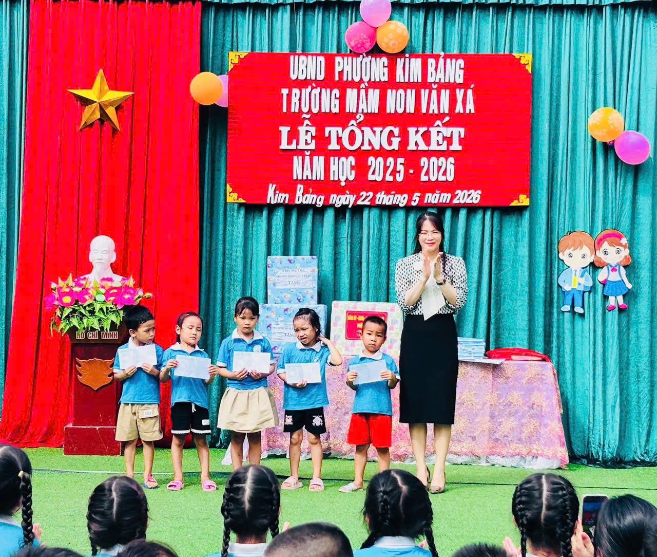 dong-chi-nguyen-thuy-linh-chu-tich-mttqvn-phuong-kim-bang-tham-va-tang-qua-cac-chau-truong-mam-non-v.jpeg