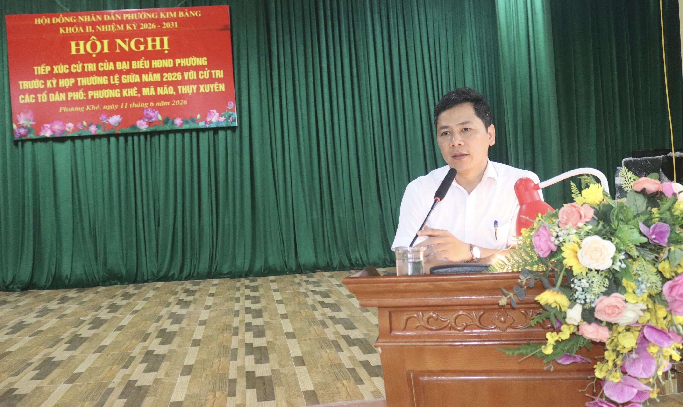 dong-chi-nguyen-van-doan-bi-thu-dang-uy-chu-tich-hdnd-giai-dap-y-kien-cu-tri-tai-diem-tiep-xuc-cu-tr.jpg