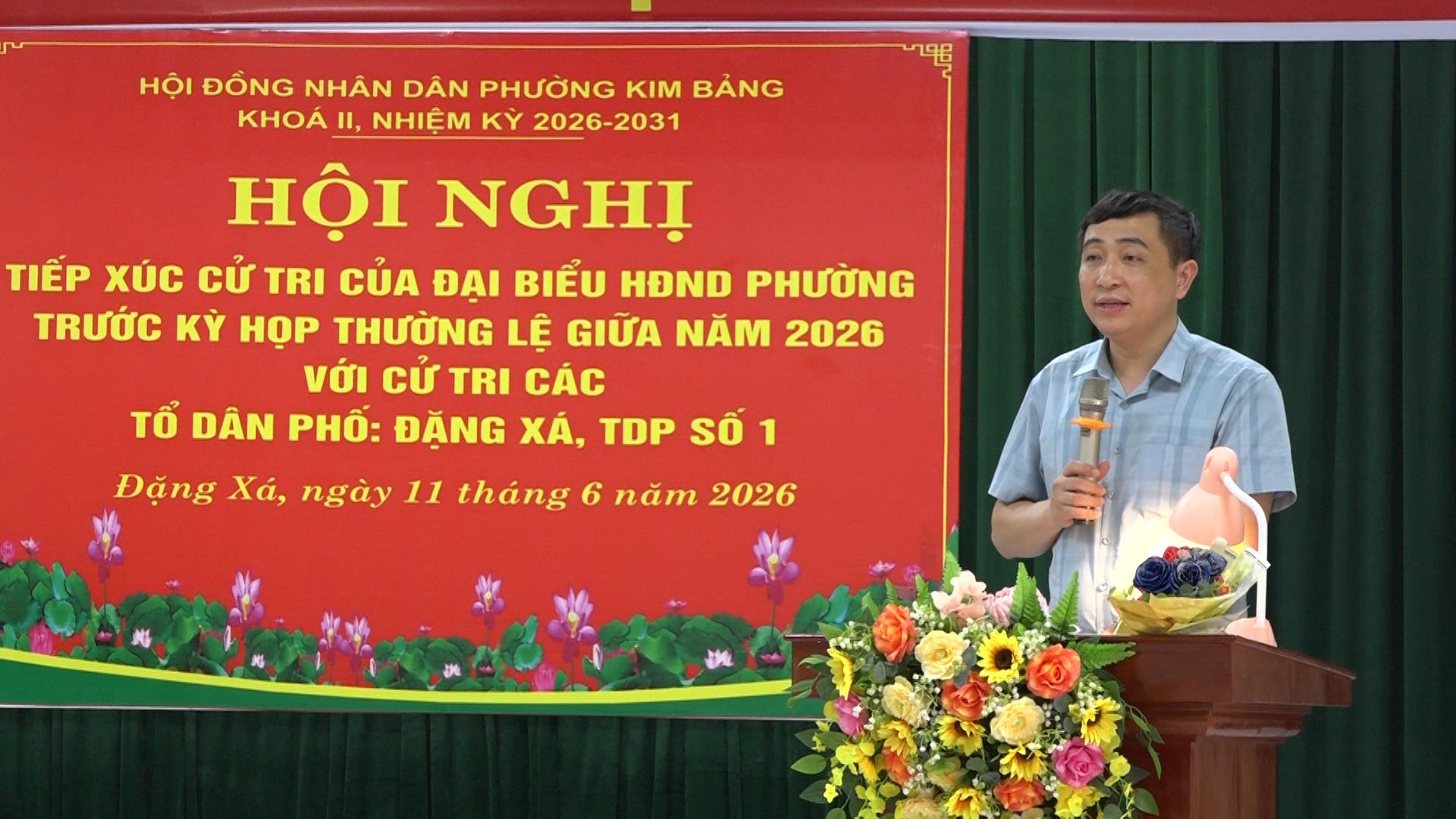 dong-chi-pham-dai-vuong-pho-bi-thu-chu-tich-ubnd-phuong-giai-dap-y-kien-cu-tri-tai-diem-tiep-xuc-cu-.jpg