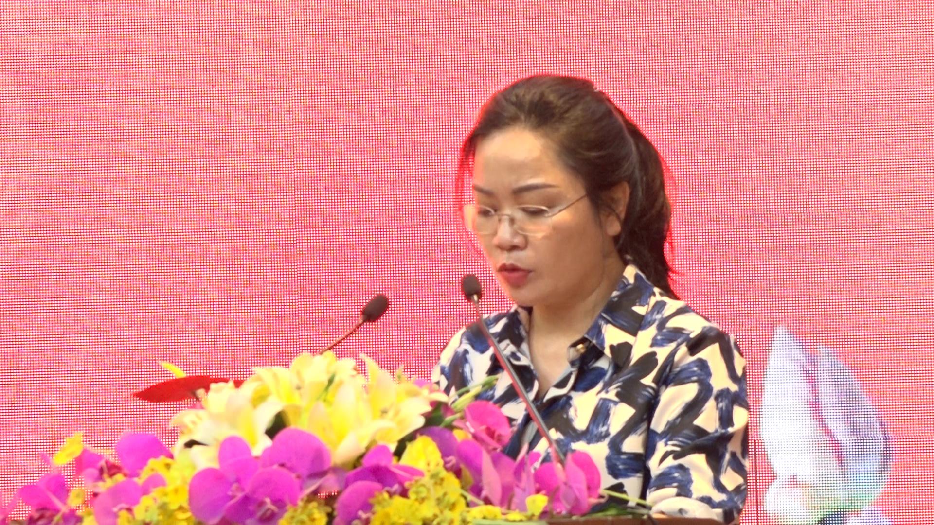 dong-chi-pham-thi-thu-hien-truong-ban-xay-dung-dang-uy-thong-qua-danh-sach-du-kien-quy-hoach-can-bo-.jpg