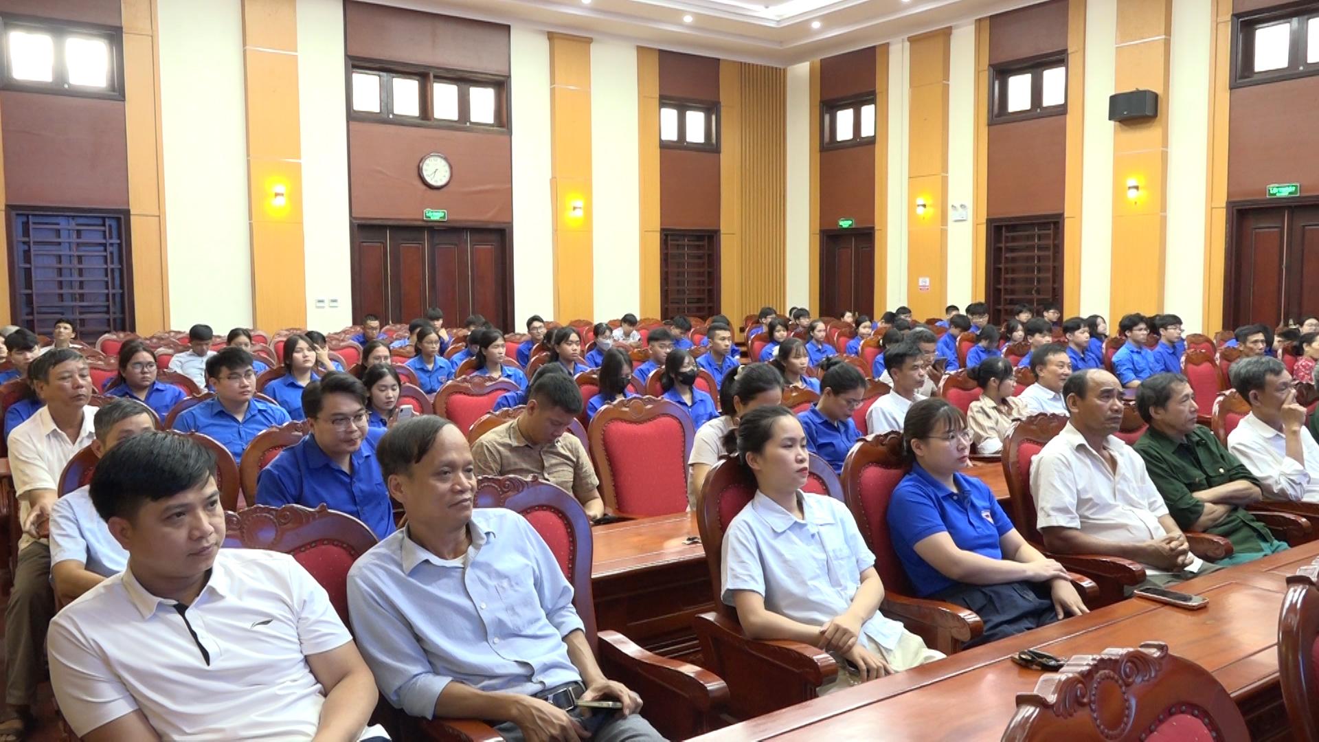 dong-dao-cac-tang-lop-nhan-dan-tham-gia-le-phat-dong-1782186554-986412.jpg