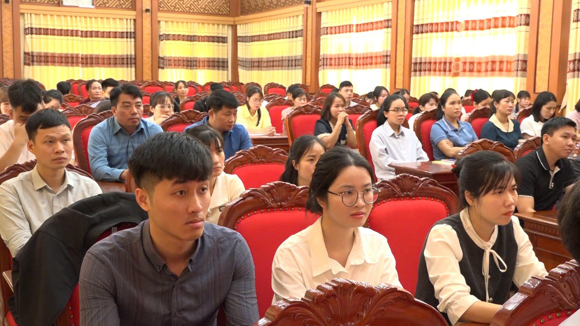 dong-du-cac-hoc-vien-la-doi-tuong-quan-chung-uu-tu-tham-du-le-khai-giang-1777427152-705155.jpg