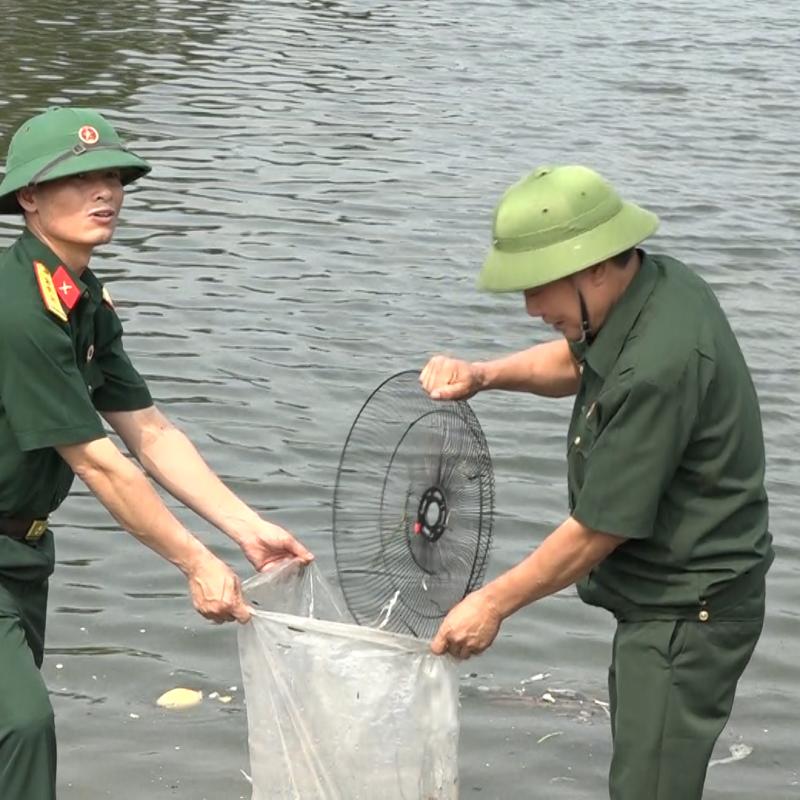 Hội Cựu chiến binh phường Kim Bảng ra quân dọn vệ sinh môi trường chào mừng ngày giải phóng miền nam 30/4