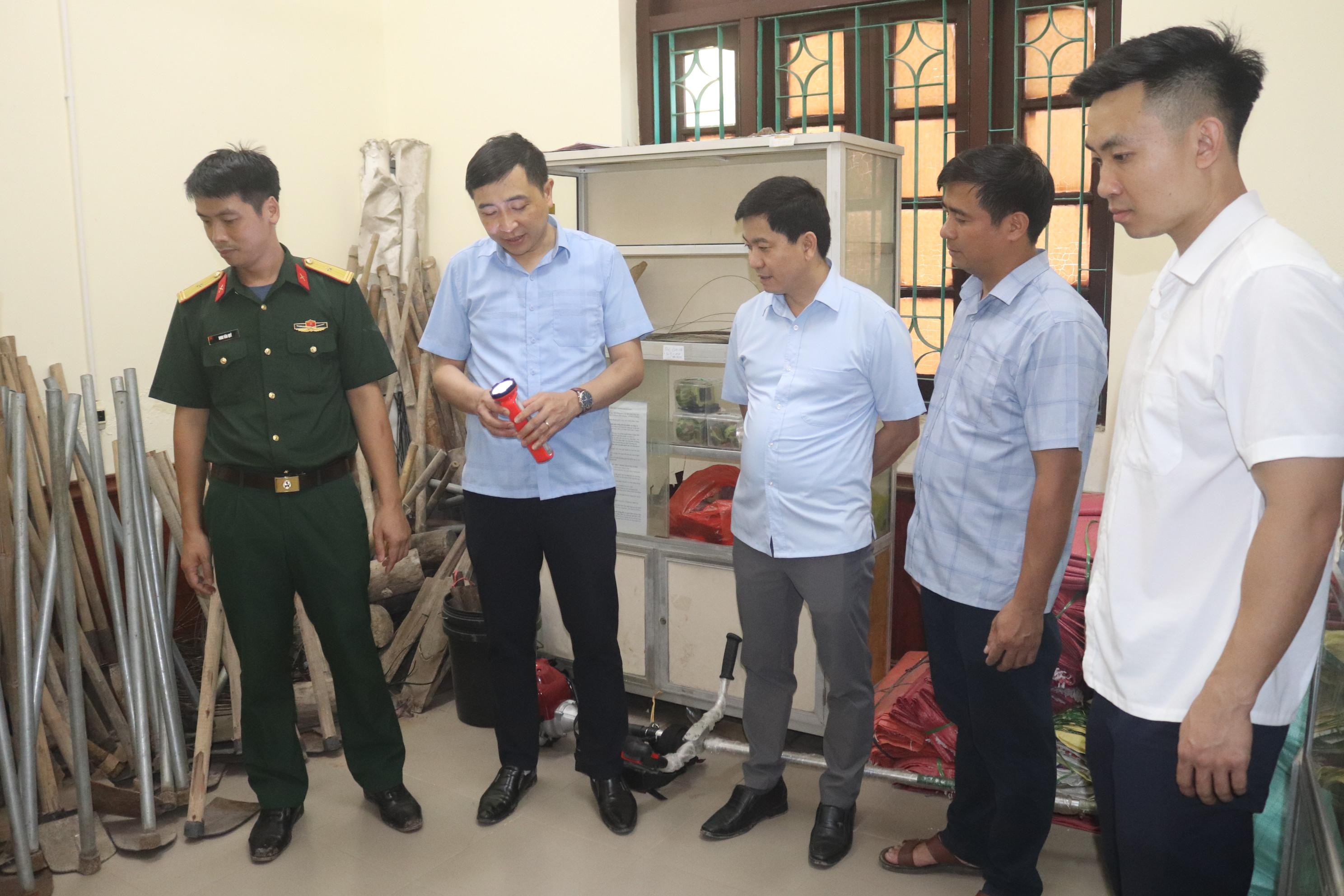 kiem-tra-kho-dung-vat-dung-phuc-vu-cong-tac-cuu-nan-cuu-ho-trong-mua-mua-bao-1778551199-79156.jpg