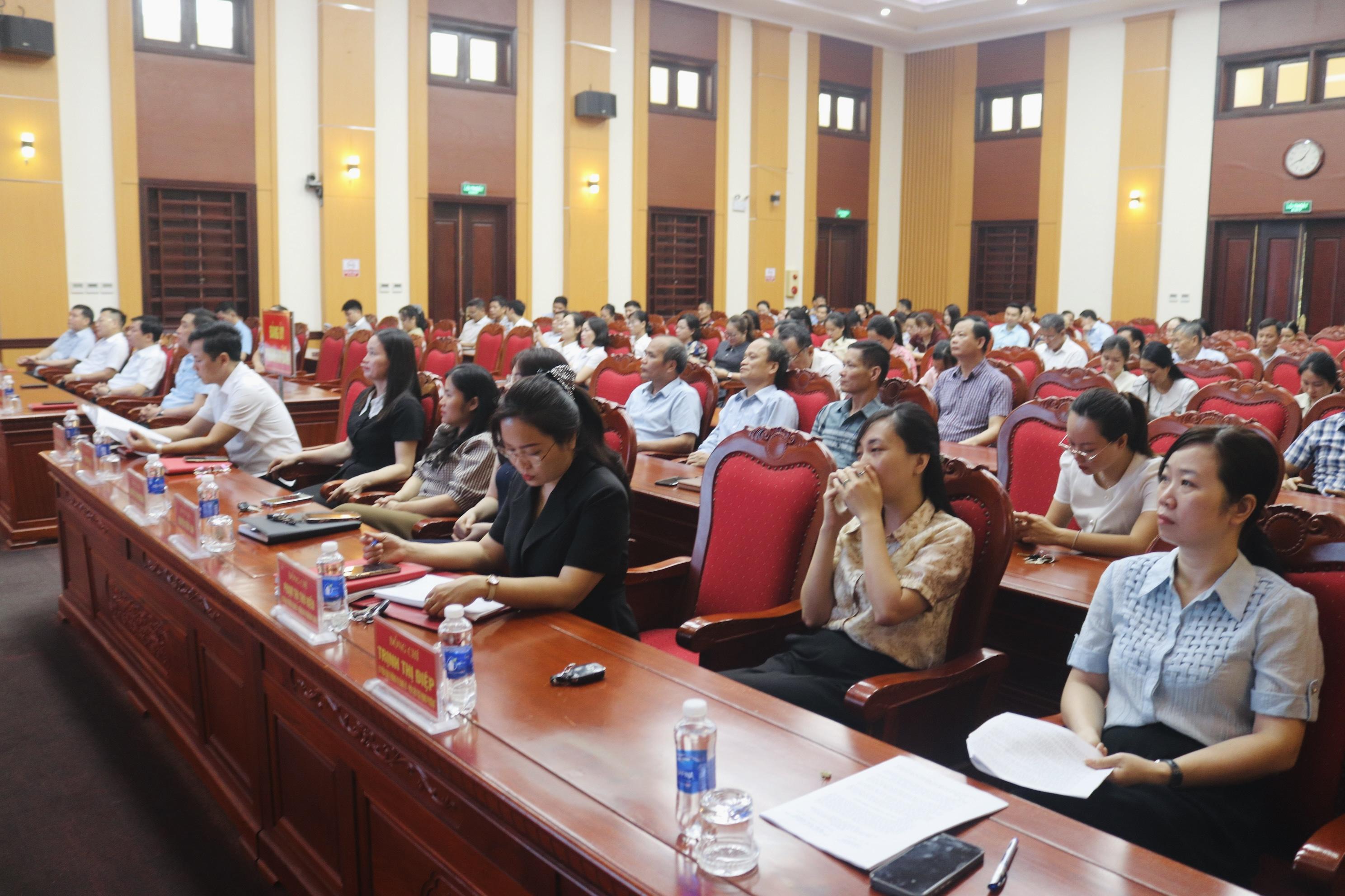 lanh-dao-dang-uy-ubnd-phuong-kim-bang-tham-du-tai-hoi-nghi-1776161726-326175.jpeg