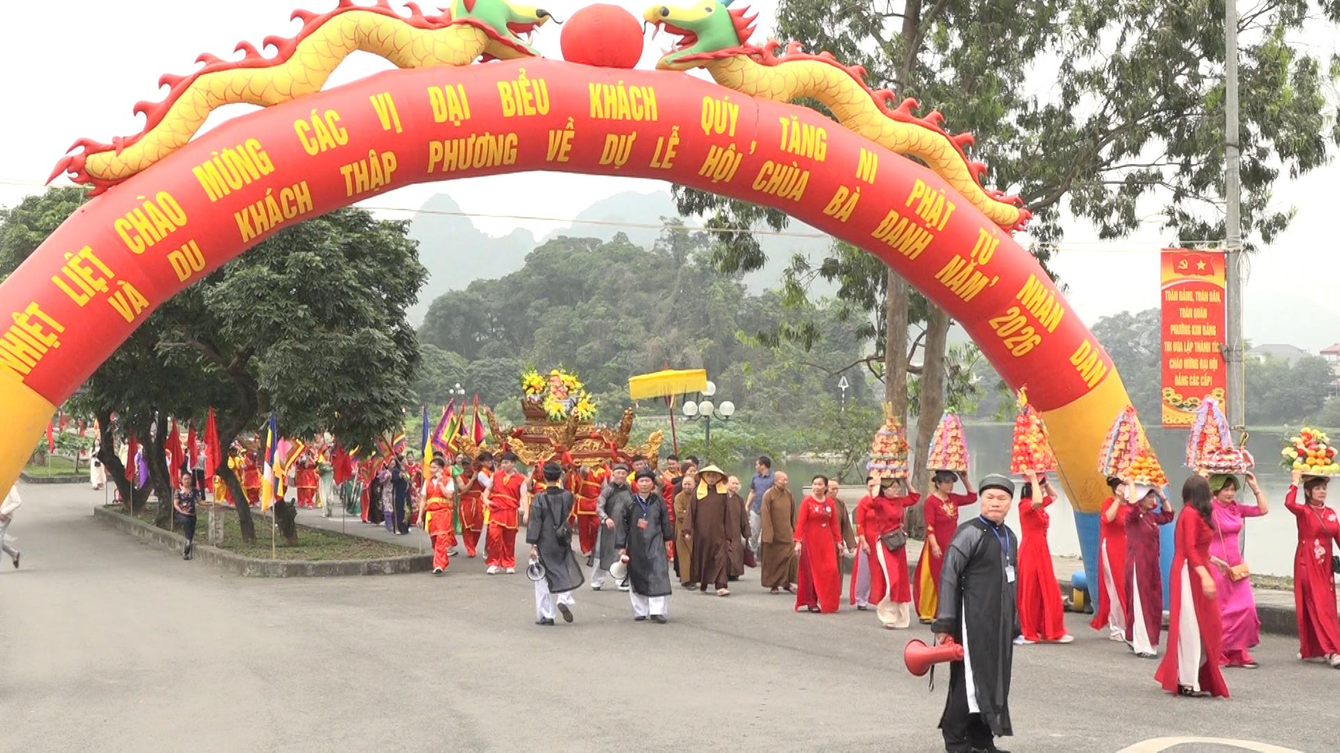 ruoc-kieu-thanh-ba-dieu-hanh-lien-lang-1775460629-871026.jpg