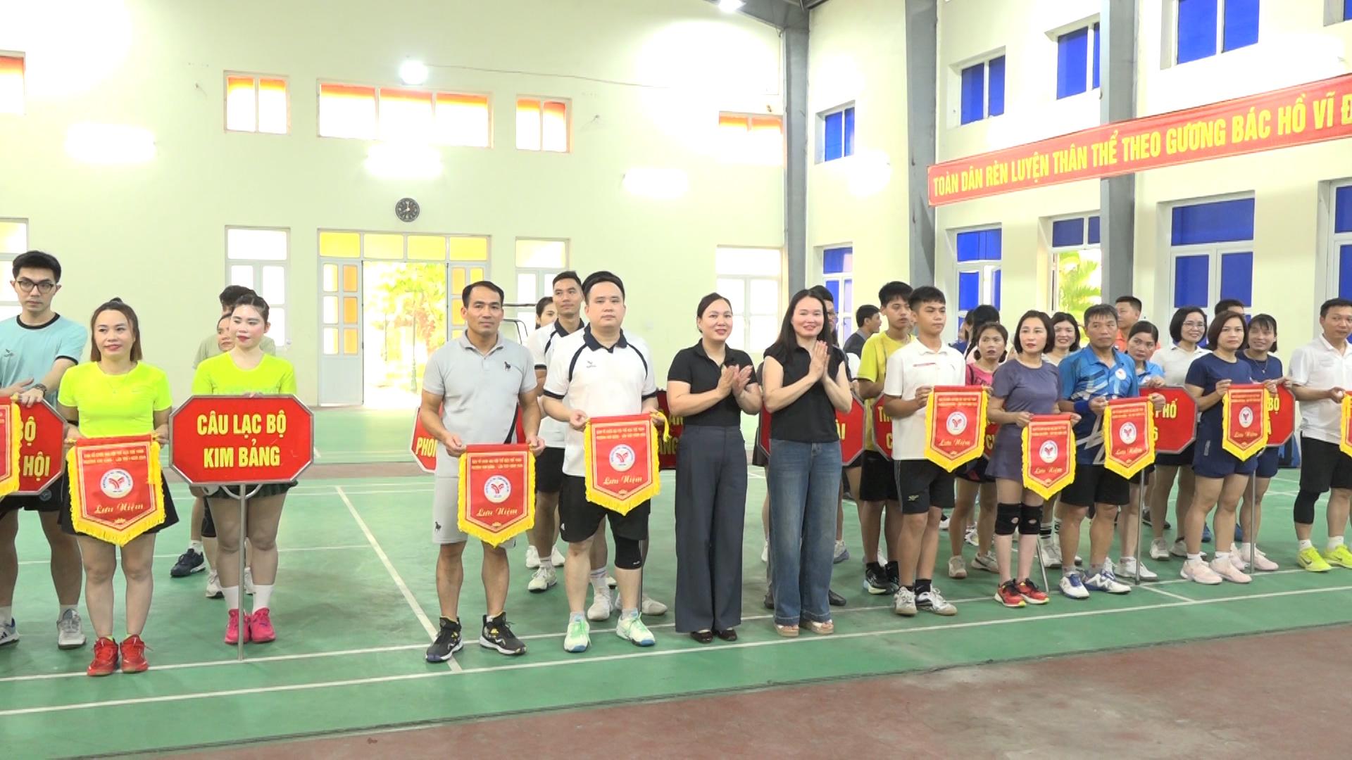 tang-co-luu-niem-cho-cac-doi-tham-gia-giai-dau-pickleball-1776051345-28247.jpg