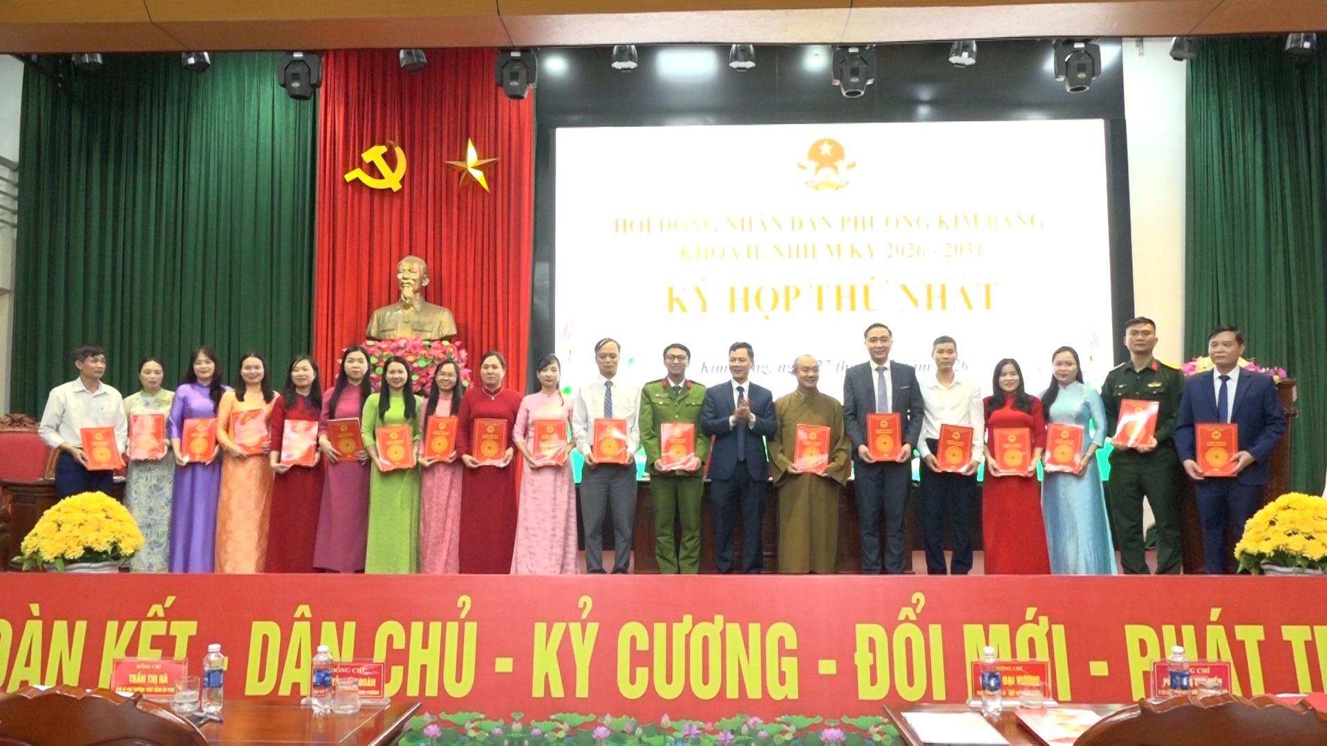 trao-giay-xac-nhan-tu-cach-dai-bieu-hdnd-phuong-khoa-ii-nhiem-ky-2026-2031-1-1774864065-857393.jpg