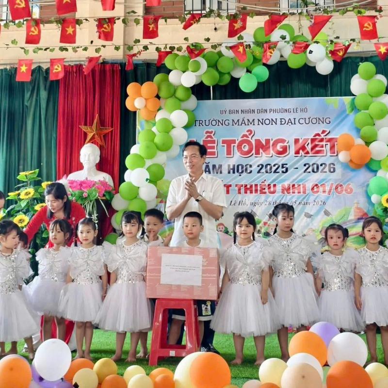 Phường Lê Hồ tổ chức thăm, tặng quà thiếu nhi nhân ngày Quốc tế Thiếu nhi 01/6