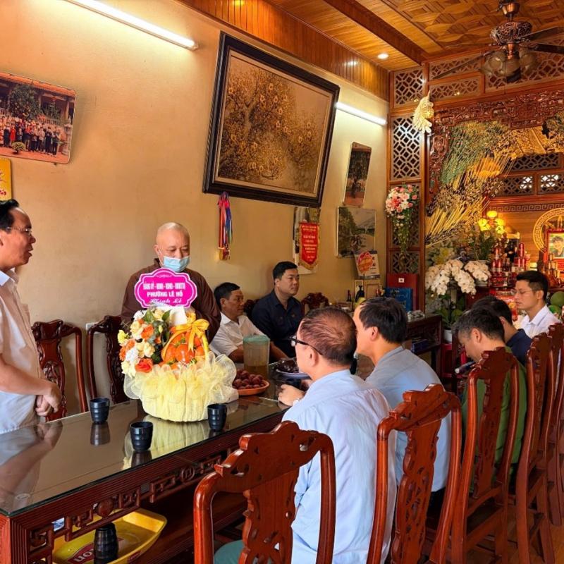 Lãnh đạo phường Lê Hồ thăm, tặng quà các cơ sở tín ngưỡng trên đại bàn nhân dịp Đại lễ Phật đản Phật lịch 2570 và mùa an cư kiết hạ năm 2026