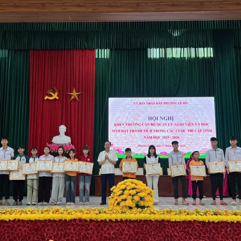 Phường Lê Hồ tổ chức Hội nghị tuyên dương, khen thưởng giáo viên, học sinh đạt thành tích cao trong các kỳ thi cấp tỉnh, năm học 2025 - 2026
