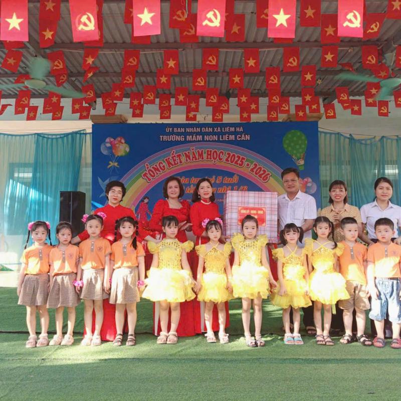 Xã Liêm Hà tổ chức thăm, tặng quà tại các trường học trên địa bàn xã nhân dịp Tháng hành động vì trẻ em năm 2026 và Ngày Quốc tế Thiếu nhi