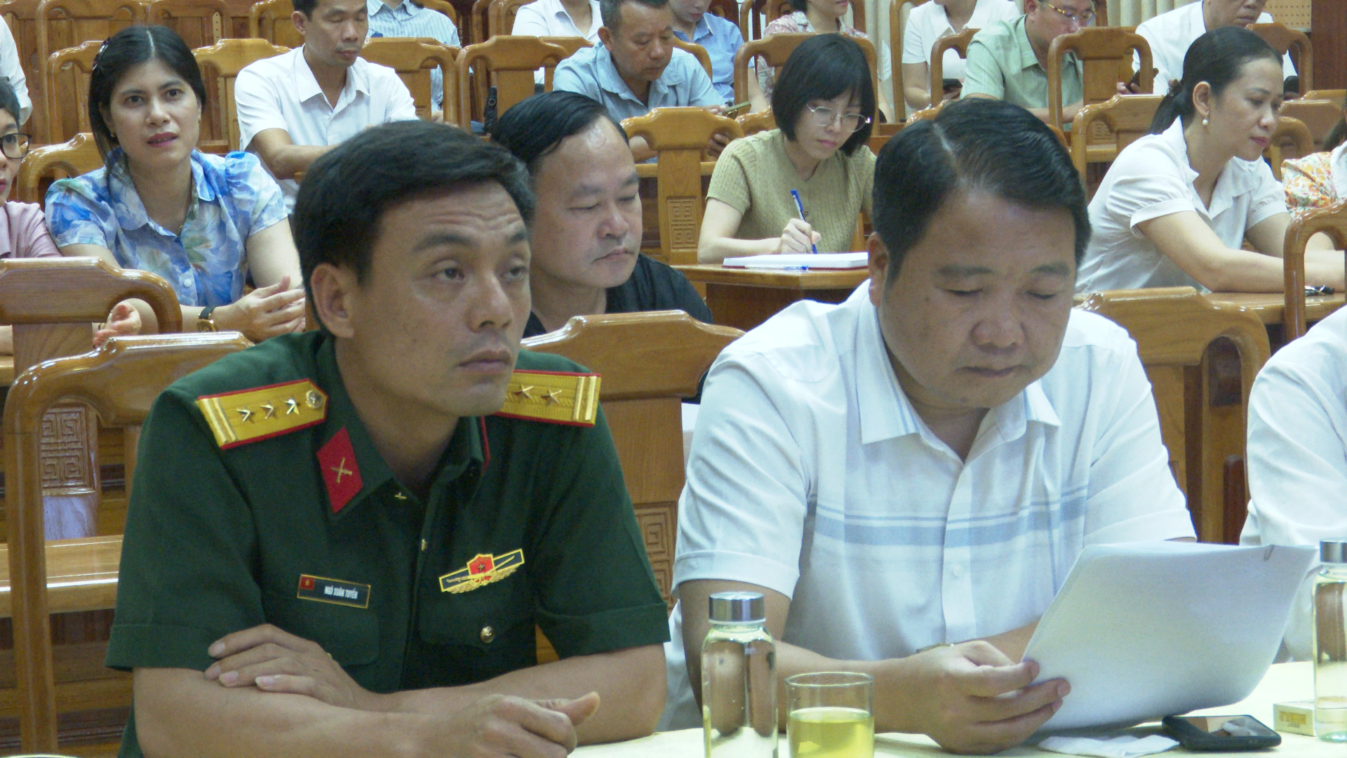 em hung.00_05_39_07.Still005