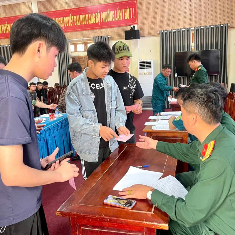 Phường Liêm Tuyền tổ chức đăng ký nghĩa vụ quân sự lần đầu cho công dân nam 17 tuổi