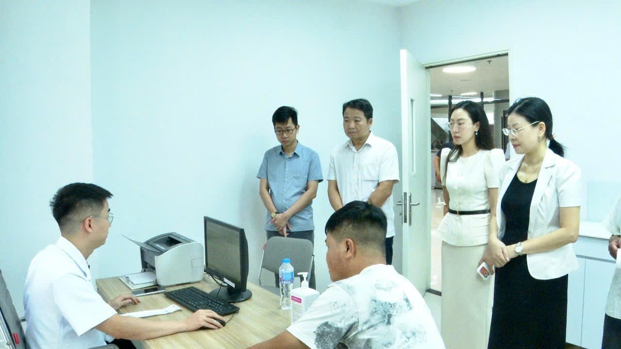 PHƯỜNG LIÊM TUYỀN PHỐI HỢP TỔ CHỨC KHÁM BỆNH, TƯ VẤN SỨC KHỎE MIỄN PHÍ CHO CÁC ĐỐI TƯỢNG CHÍNH SÁCH