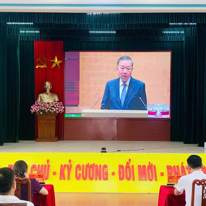 Xã Liên Minh: Tham dự Hội nghị trực tuyến sơ kết 1 năm 6 tháng thực hiện Nghị quyết số 57-NQ/TW của Bộ Chính trị về phát triển khoa học, công nghệ, đổi mới sáng tạo và chuyển đổi số quốc gia