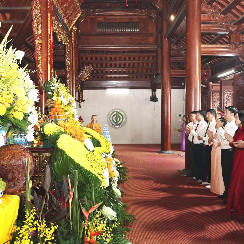 XÃ LIÊN MINH DÂNG HƯƠNG TƯỞNG NIỆM 686 NĂM NGÀY MẤT CỦA THẦN MẪU TRẦN TRIỀU HUYỀN TRÂN CÔNG CHÚA.