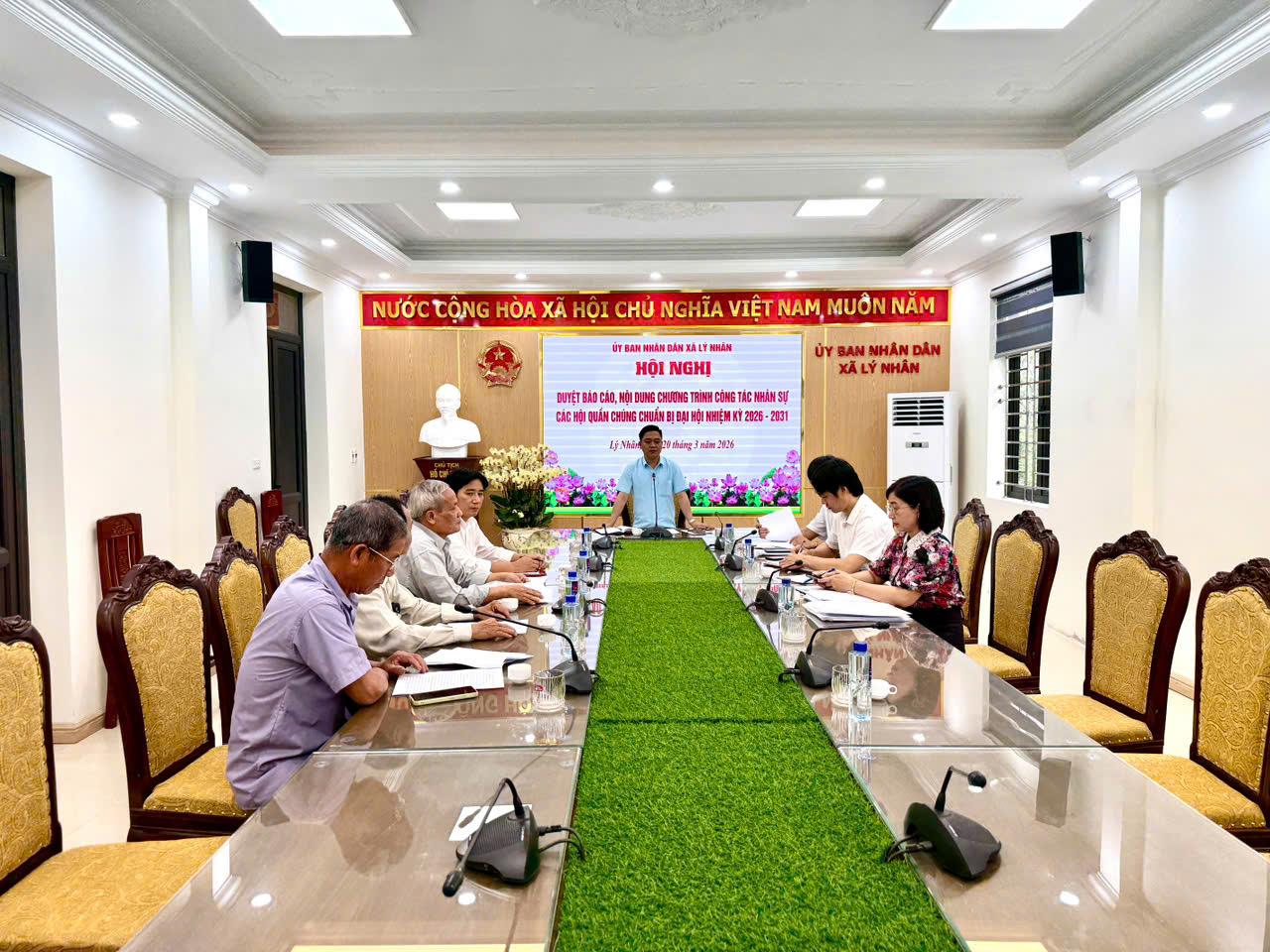 ỦY BAN NHÂN DÂN XÃ LÝ NHÂN TỔ CHỨC HỘI NGHỊ DUYỆT NỘI DUNG BÁO CÁO, CÔNG TÁC NHÂN SỰ CÁC HỘI QUẦN CHÚNG CHUẨN BỊ ĐẠI HỘI NHIỆM KỲ 2026 - 2031