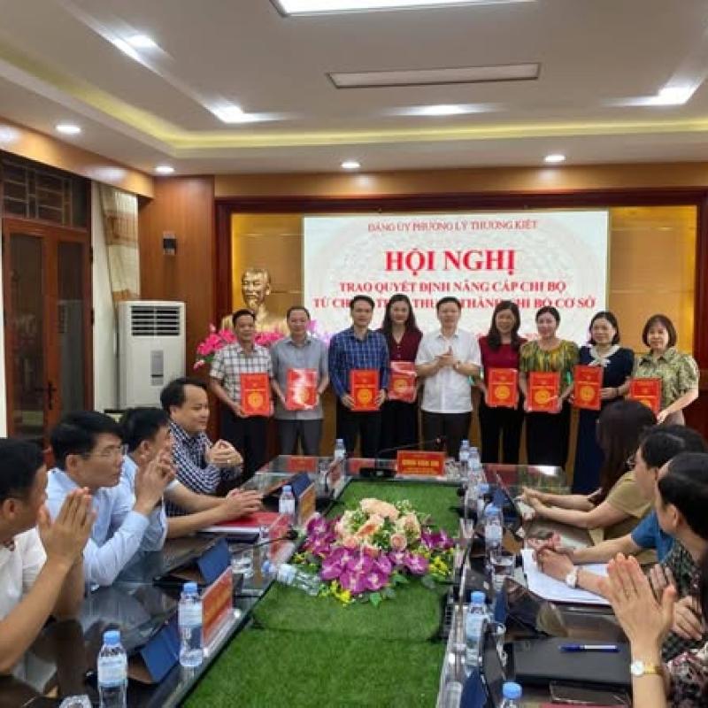 Hội nghị trao Quyết định của Ban Thường vụ Đảng uỷ về việc nâng cấp chi bộ từ chi bộ trực thuộc thành chi bộ cơ sở và cho ý kiến vào các nội dung theo thẩm quyền
