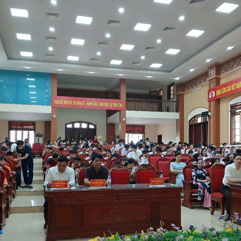 PHƯỜNG LÝ THƯỜNG KIỆT TỔ CHỨC HỘI NGHỊ TUYÊN DƯƠNG, KHEN THƯỞNG GIÁO VIÊN VÀ HỌC SINH ĐẠT THÀNH TÍCH TRONG CÁC CUỘC THI CẤP TỈNH NĂM HỌC 2025–2026