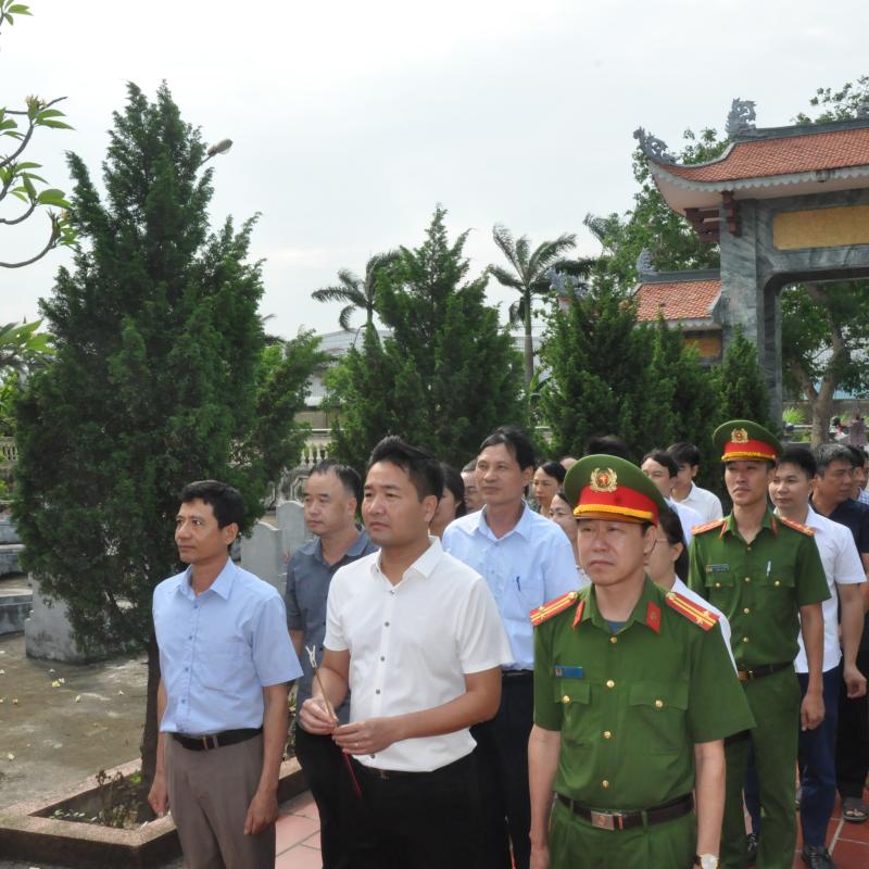 Đảng ủy, HĐND, UBND, Ủy ban MTTQ Việt Nam xã Minh Tân tổ chức lễ viếng, dâng hương tưởng niệm các anh hùng liệt sĩ nhân kỷ niệm 51 năm Ngày Giải phóng miền Nam 30/4/1975 – 30/4/2026