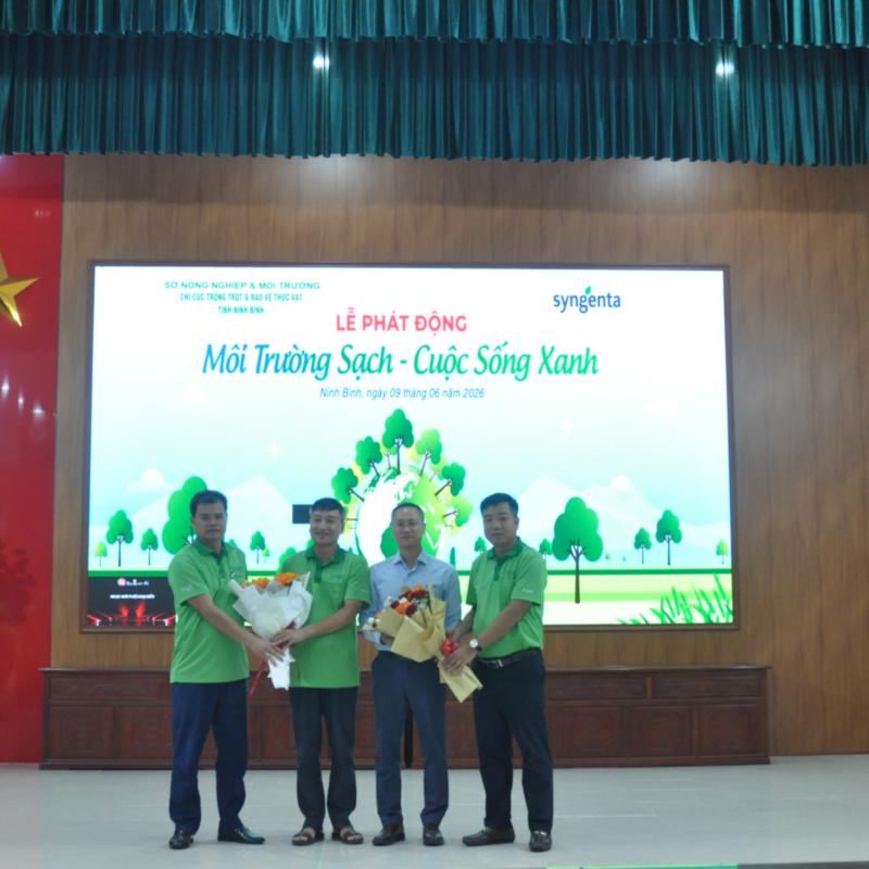 Công ty Syngenta trao tặng cây xanh và bể chứa vỏ bao bì thuốc bảo vệ thực vật tại xã Minh Tân và xã Hiển Khánh