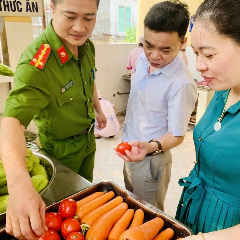 Đoàn kiểm tra liên ngành ATTP xã Minh Tân tăng cường kiểm tra đột xuất tại trường học